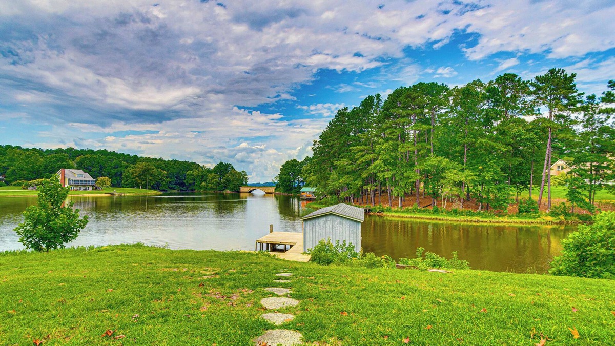 Roanoke Rapids House | Private Island Getaway in Roanoke Rapids w/Grill!