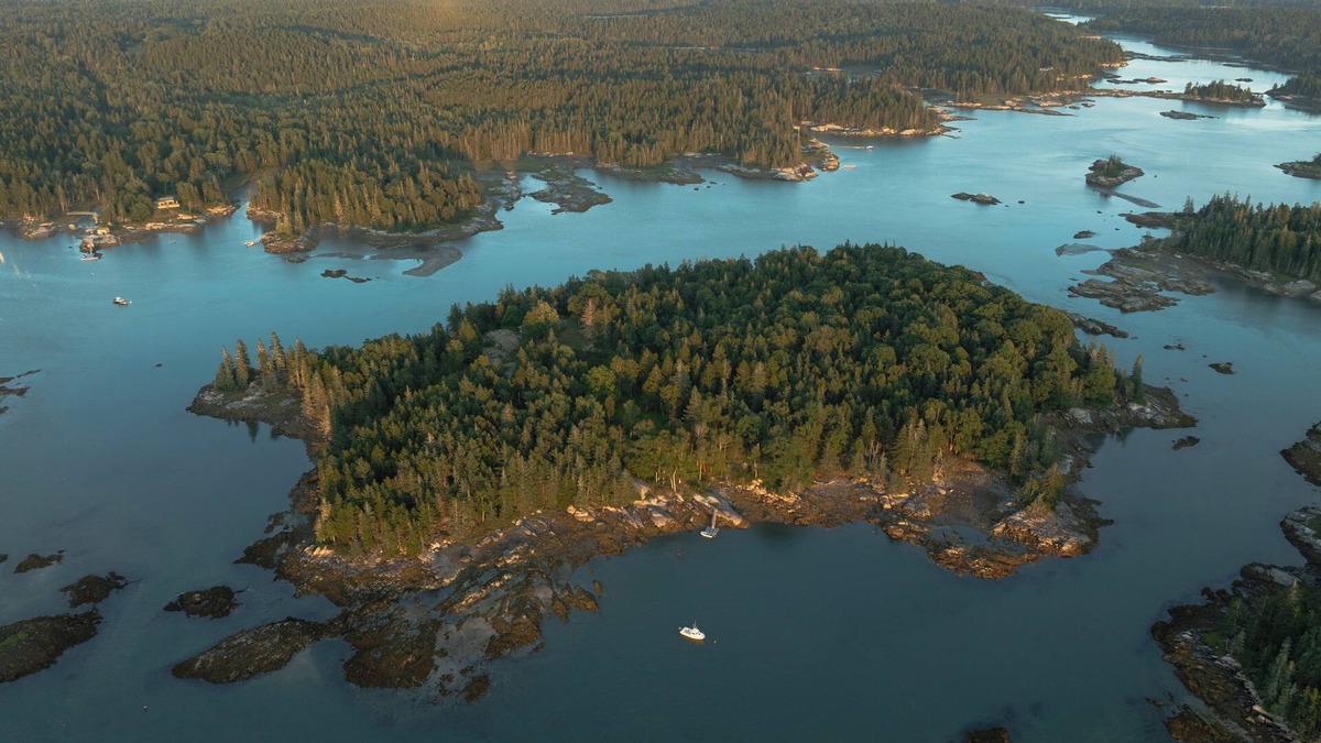 Vinalhaven Cottage | Private Island with off-grid solar powered cottage, private dock and mooring