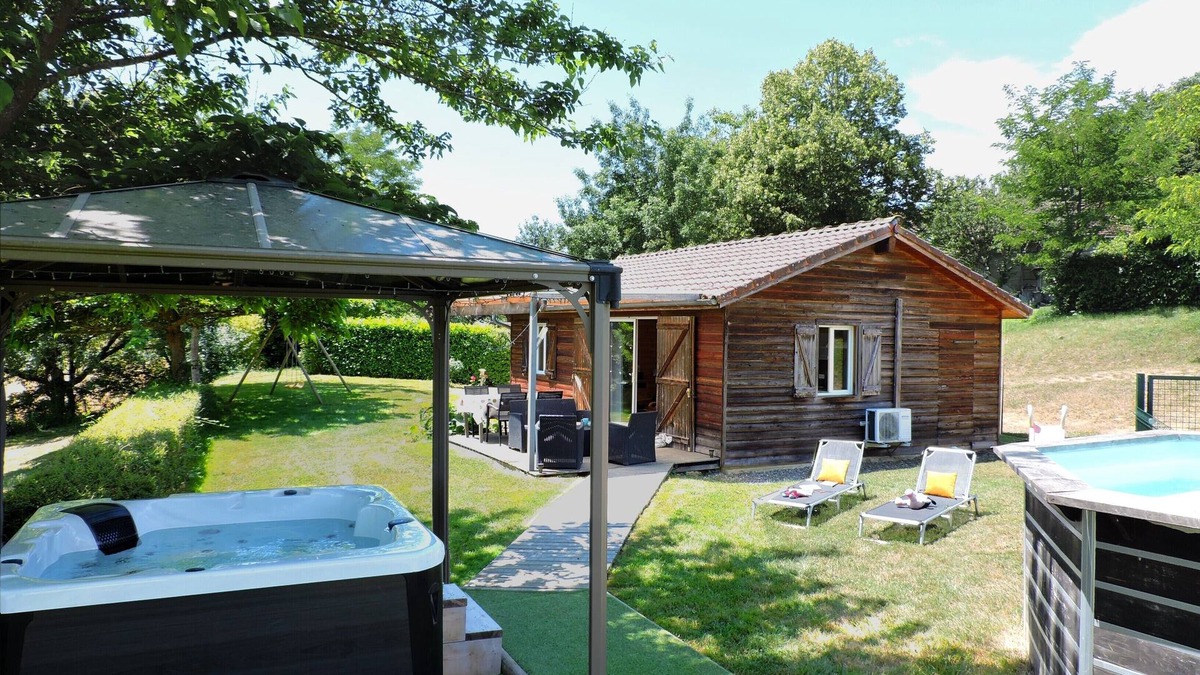 Callian House | Private Jacuzzi Spa - Private swimming pool (summer) - Air conditioning - Chalet Mélèze Gers