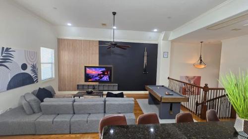 Woodlake - Briar Meadow House | Private Jacuzzi Galleria Escape Sleeps 7