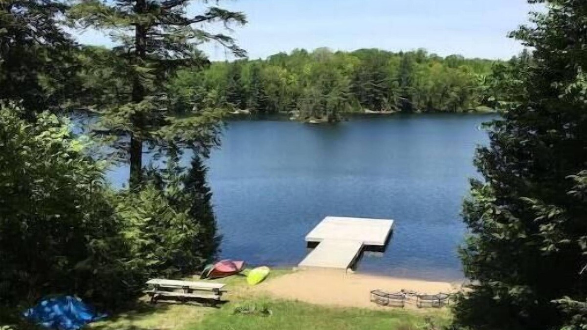 Kearney Cottage | Private kid-friendly lakefront cottage with a beach. Perfect for families!