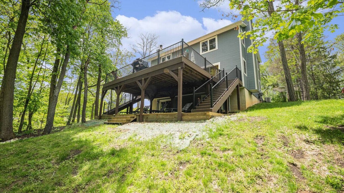 South Gull Lake House | Private King Room on Gull Lake