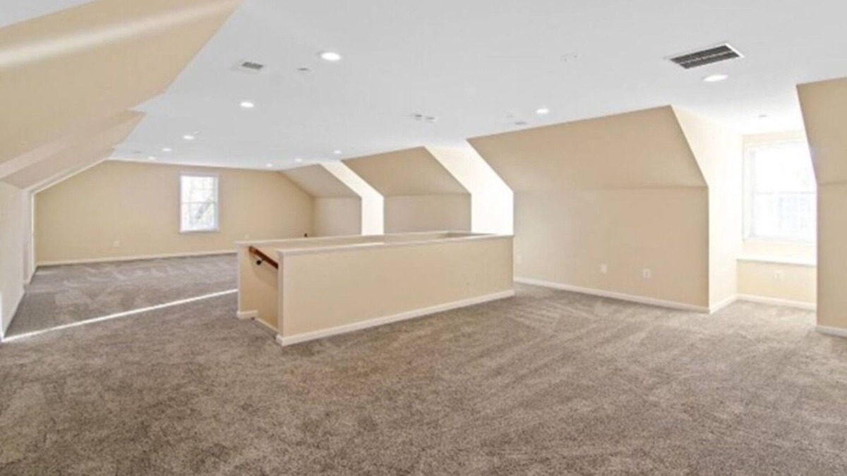 North Roland Park/Poplar Hill House | Private King & Shared Suites in Roland Park, MD