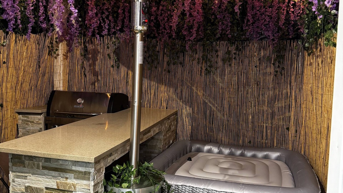 Throgs Neck House | Private King size suite with hot tub & own bathroom