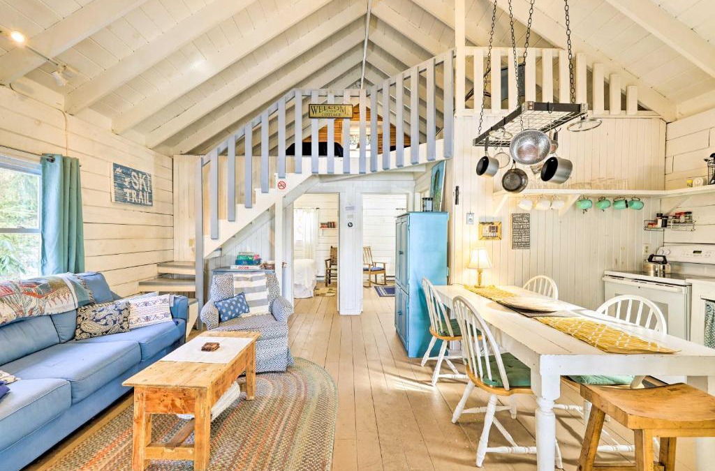 Poyntelle House | Private Lake Access and Canoes Pennsylvania Cottage