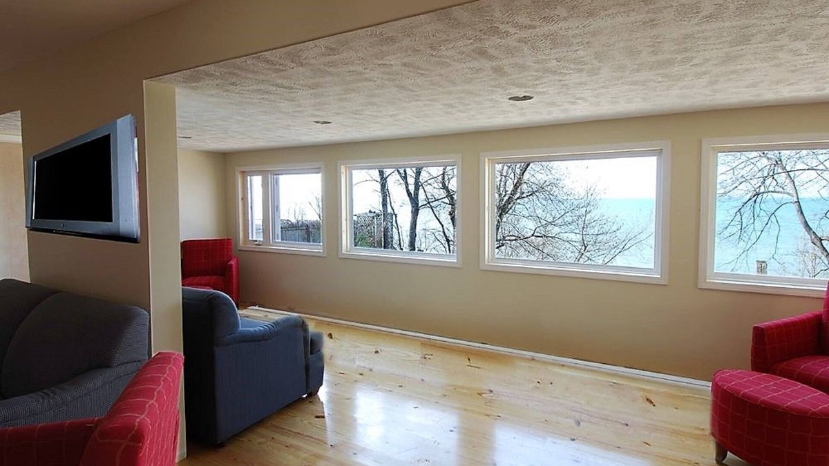 Geneva-on-the-Lake House | Private Lake Access | Pet Friendly | Wi-Fi & Cable | A/C | Fire Pit | Wineries