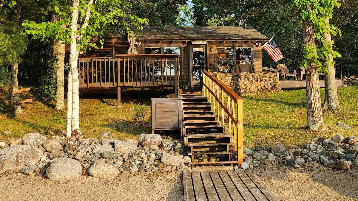Nevis Cabin | Private lake cabin. WiFi, Beach, Pontoon Rental. Sept. openings! Booking for 26'
