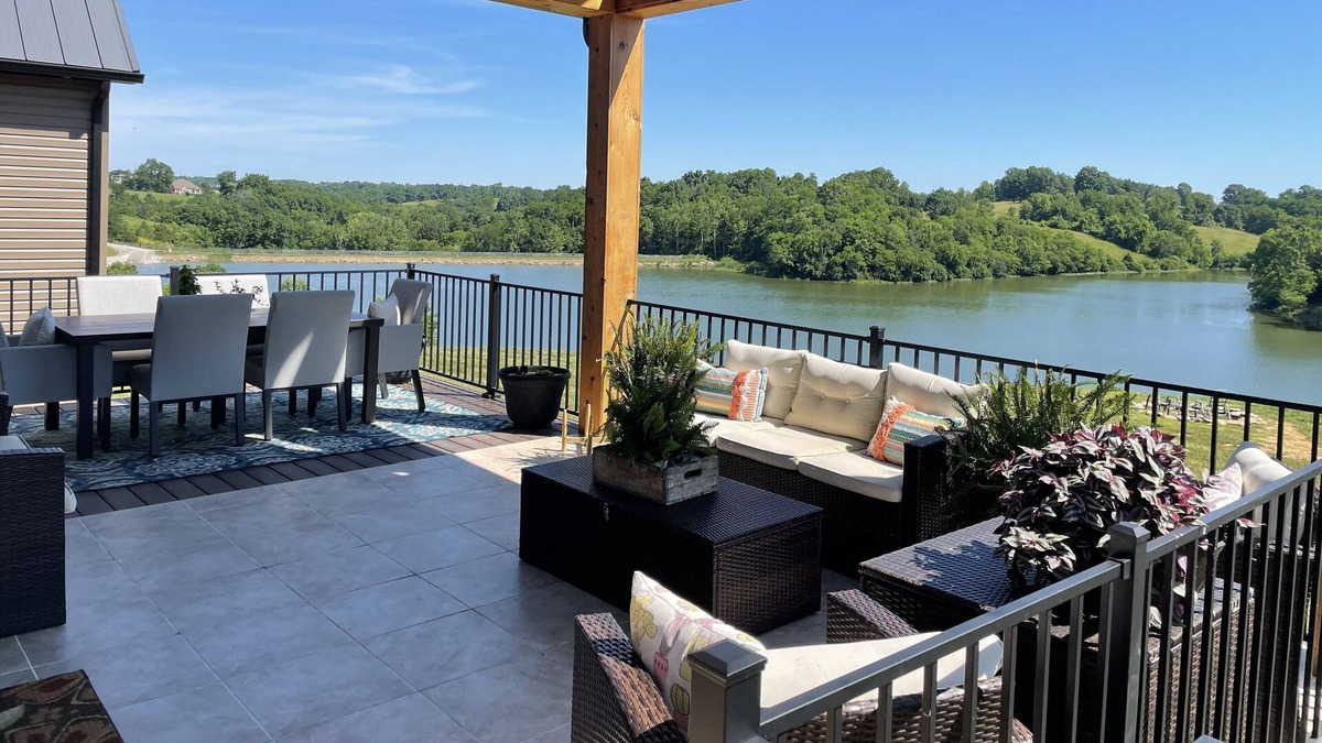 Dry Ridge House | Private Lake Front Getaway with Amazing views mins from ARK