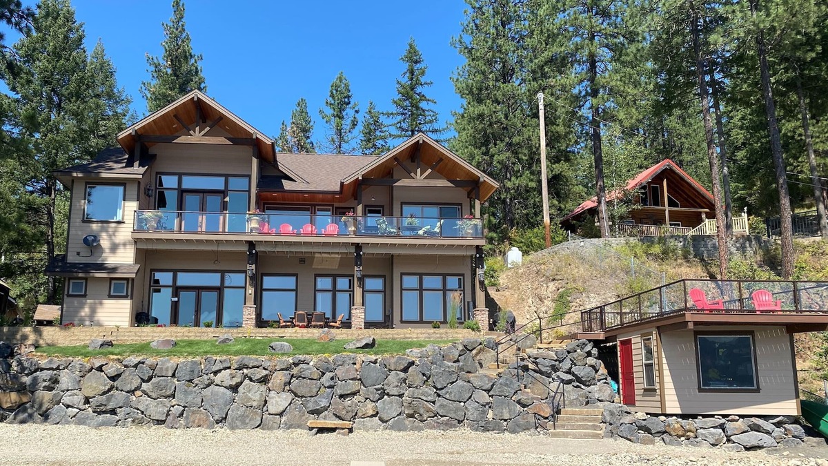 Loon Lake House | Private lake house on Deer Lake