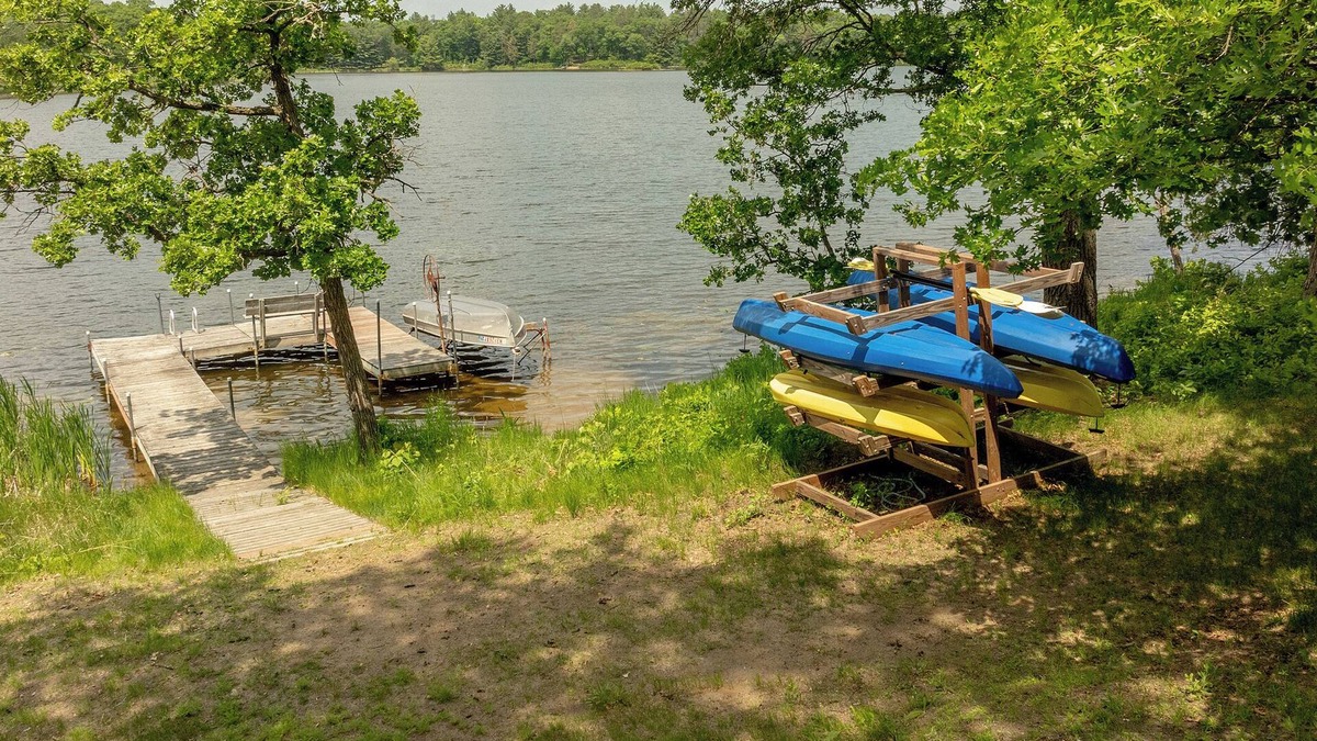 Pillager House | Private Lake- Kayaks- Fishing- Serenity!