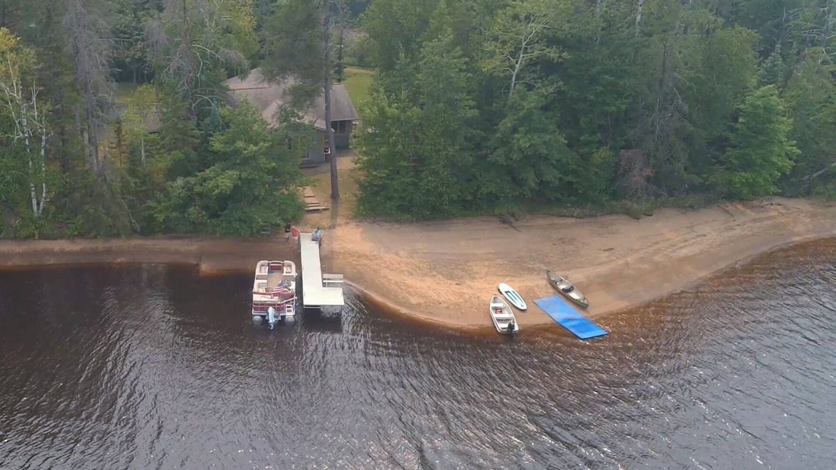 Tomahawk House | Private Lake Nokomis Sandy, 5 kayaks, 3 canoes, 2 paddle boards, great fishing.