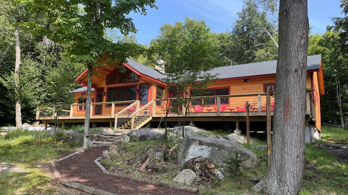 North Pole House | Private Lake Placid Island Oasis Retreat