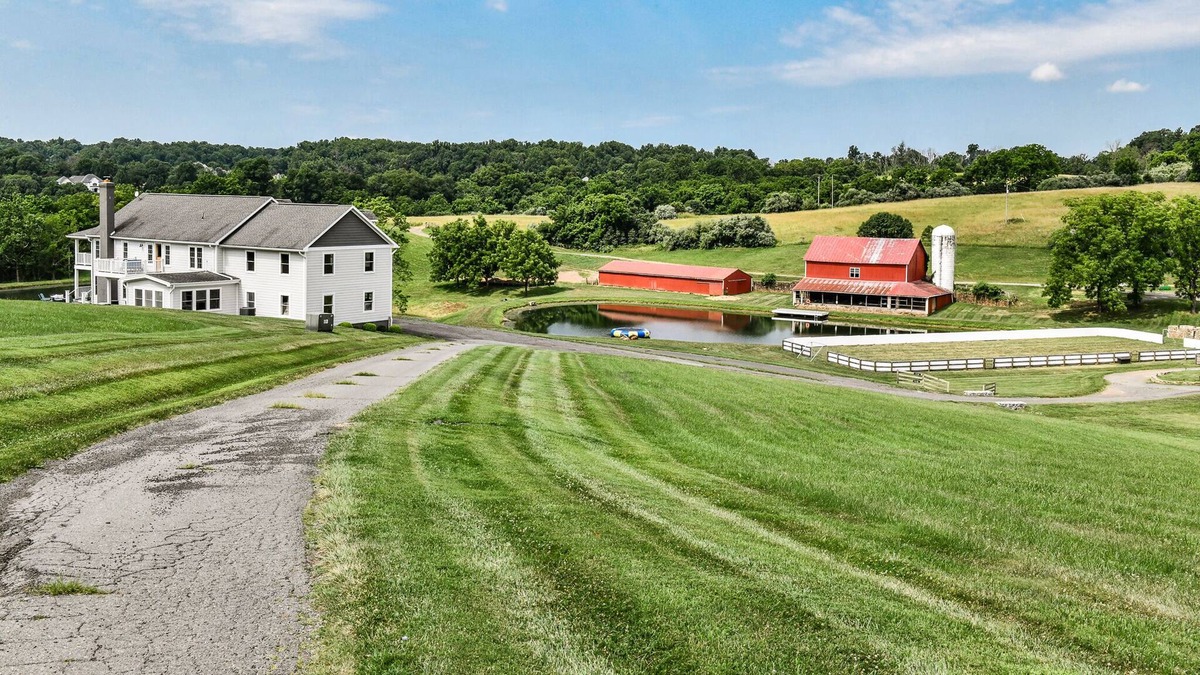 Paeonian Springs House | Private Lake Retreat in the Heart of Loudoun County