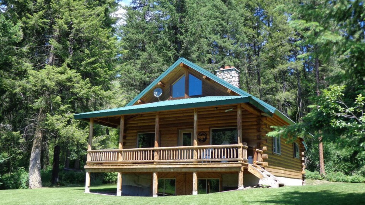 Kettle Falls Cabin | Private Lake with One 3 Bdrm 1 1/2 Bath Log Home. 175 Acres