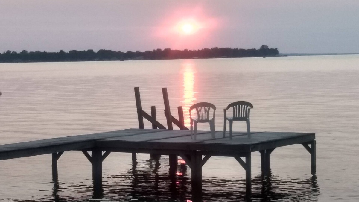 Prudenville Cottage | Private Lakefront Cottage with 90' of sandy East Bay frontage on Houghton Lake