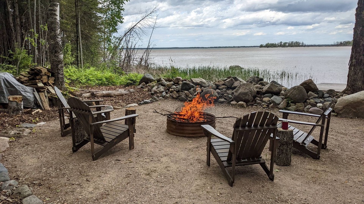 Kincheloe Cabin | Private lakefront cabin on beautiful Munuscong Bay