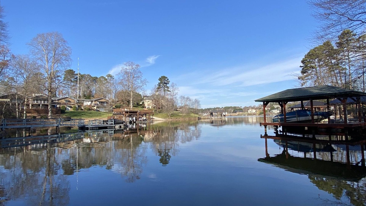 Hickory House | Private Lakefront Exec Home: Ollie's Hideaway: 4BR, 3.5 Ba