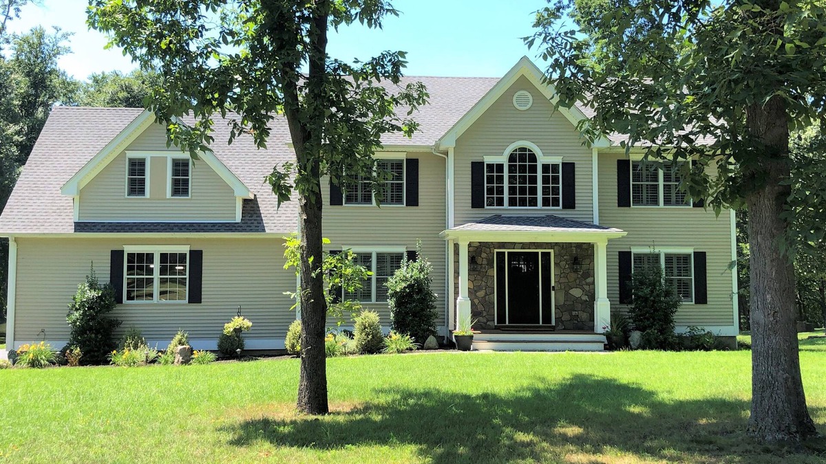 Somers House | Private Lakefront Home in Quiet Residential Area