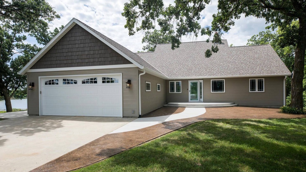 Green Lake House | Private Lakefront home surround by nature. Great for Family Gatherings!