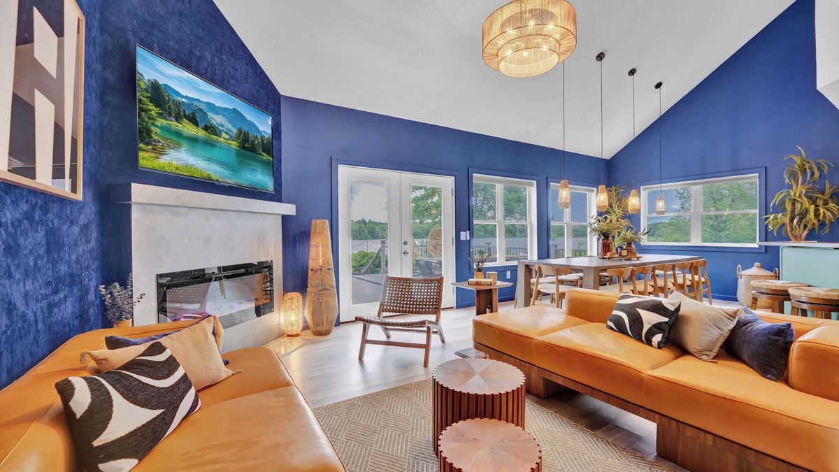 Pocono Summit House | Private Lakefront Retreat-Mins to Waterparks and Attractions