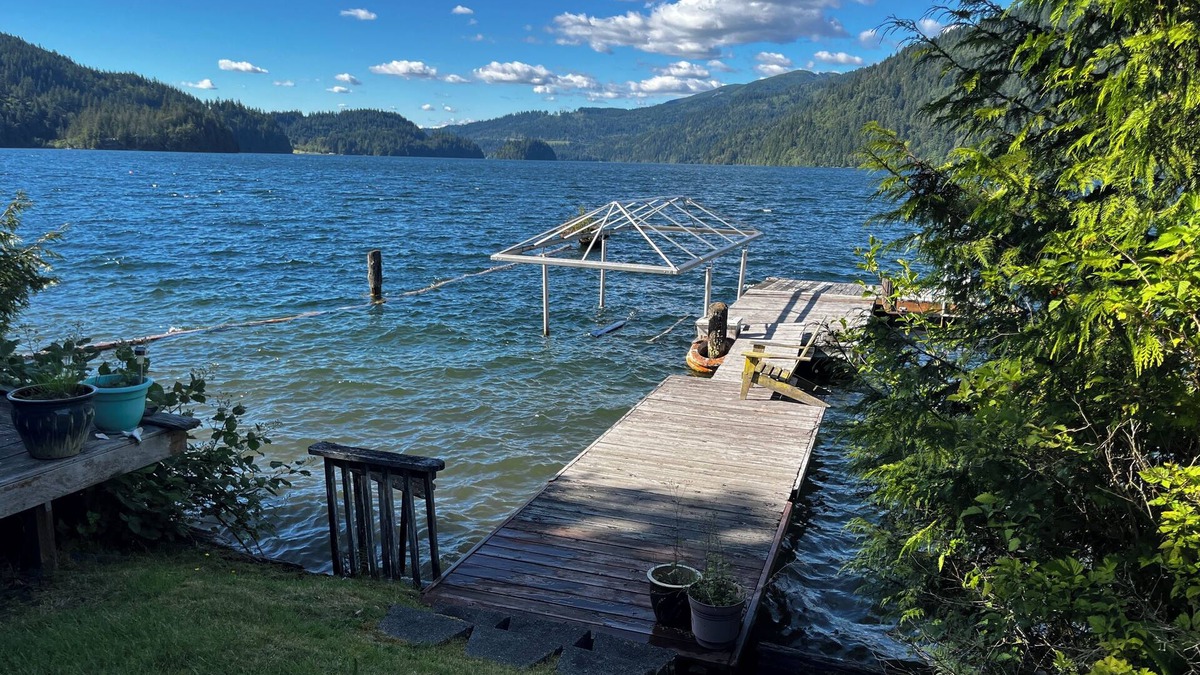 Sedro-Woolley House | Private lakefront paradise.