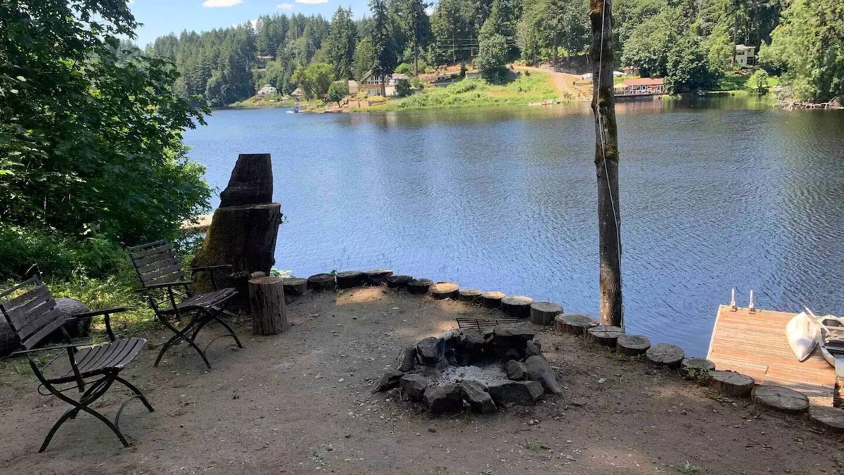 East Olympia House | Private Lakehouse Estate on famous Lake Saint Clair