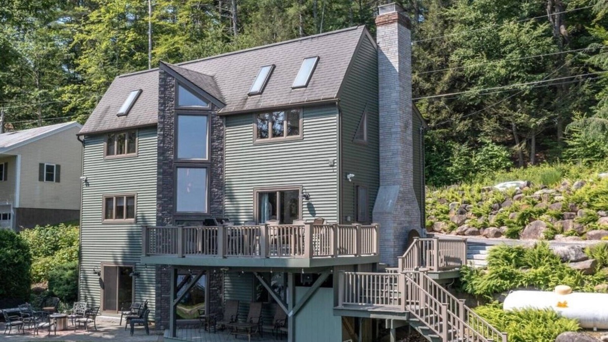 Weare House | Private Lakehouse Getaway for relaxing and fun!