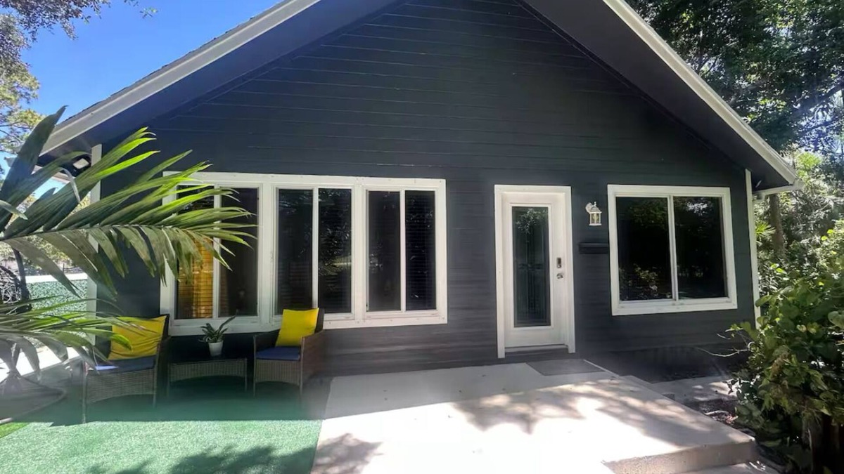 Jupiter Farms House | Private lakeside home on 5 acres. A serene retreat 15 mins from beach & shops.