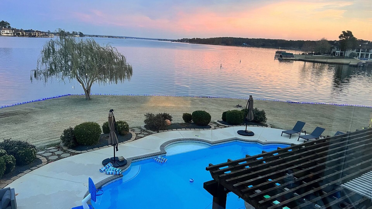 Montgomery House | Private Lakeside Resort with Unobstructed views of Lake Conroe.