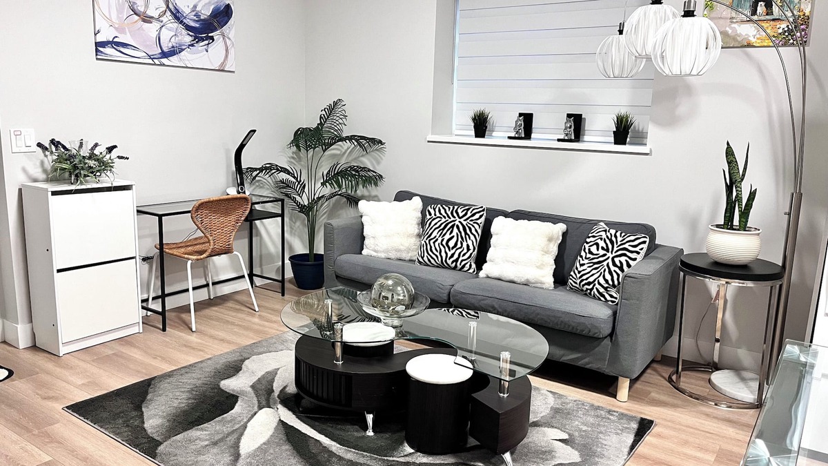 Willoughby House | Private Langley Suite Near Shops, Dining & Transit