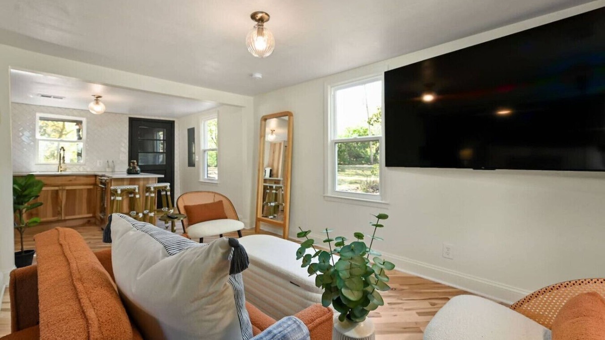 Grandview Cabin | Private Leaning Cottage Retreat! (Pets Welcomed)