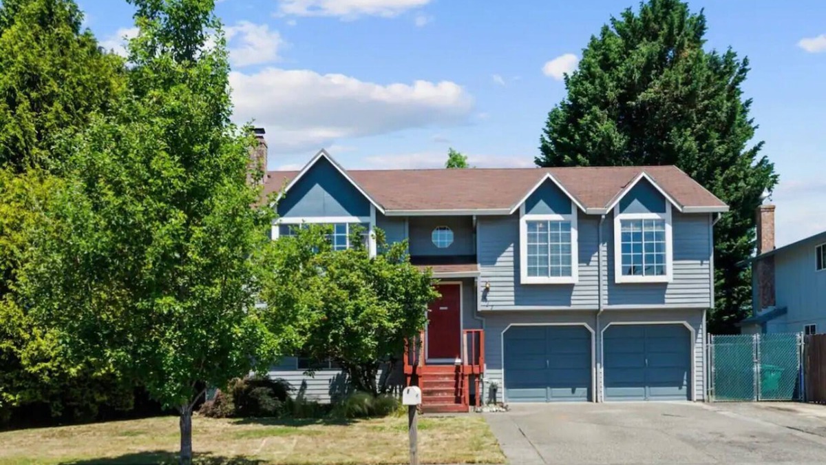 Gresham Bed & Breakfast | Private level of the house withnSPA near PDX and famous waterfalls and mountain!