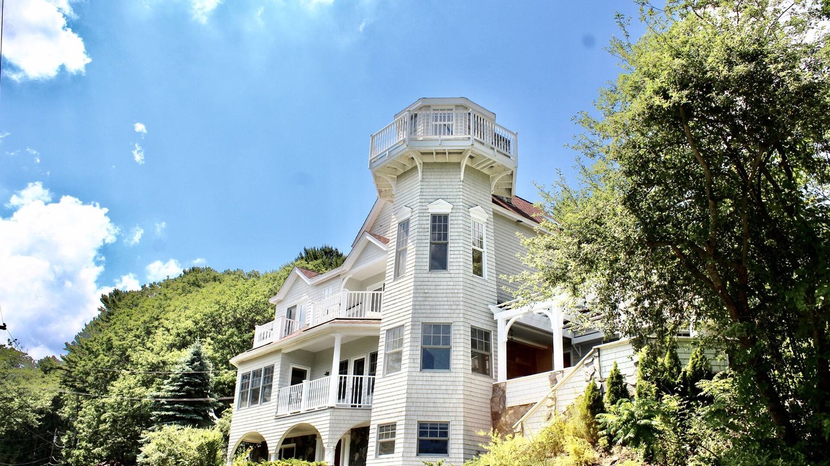 Kittery Point House | Private Lighthouse at Waterfront Chauncey Creek