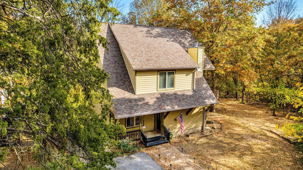 Fayetteville House | PRIVATE LODGE on acreage in the woods just STEPS away from The UofA!