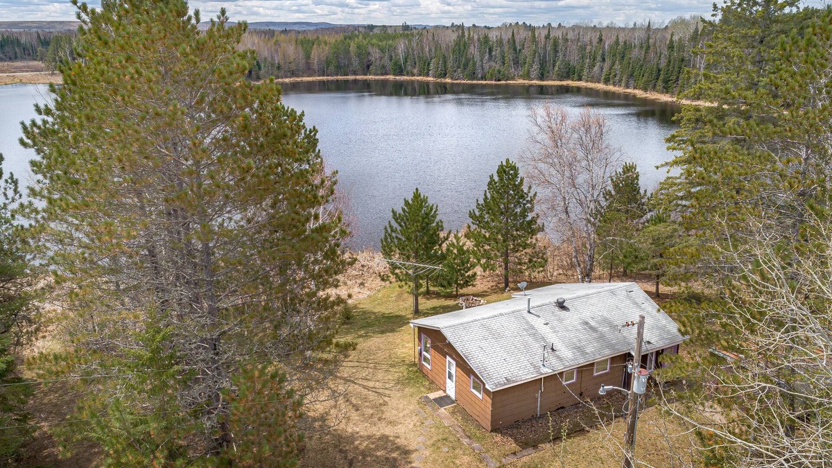 Waasa Township House | Private Lodge on Private Lake, Embarrass MN. Boat & Motor Cable WiFi Internet