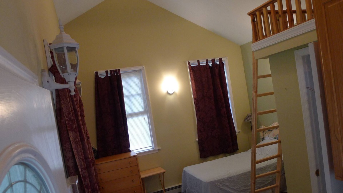 Shrub Oak House | private loft bedroom with bath