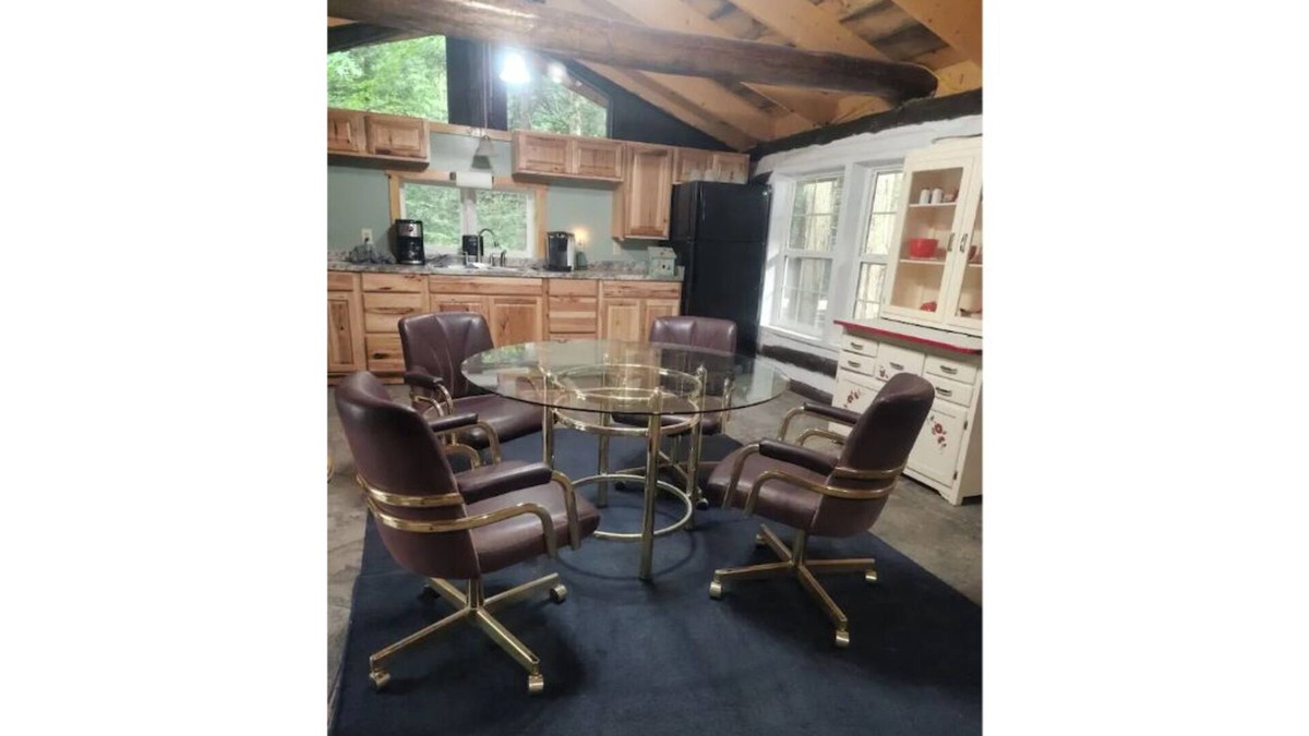 Port Matilda Apartment | Private Log Cabin in rural Port Matilda