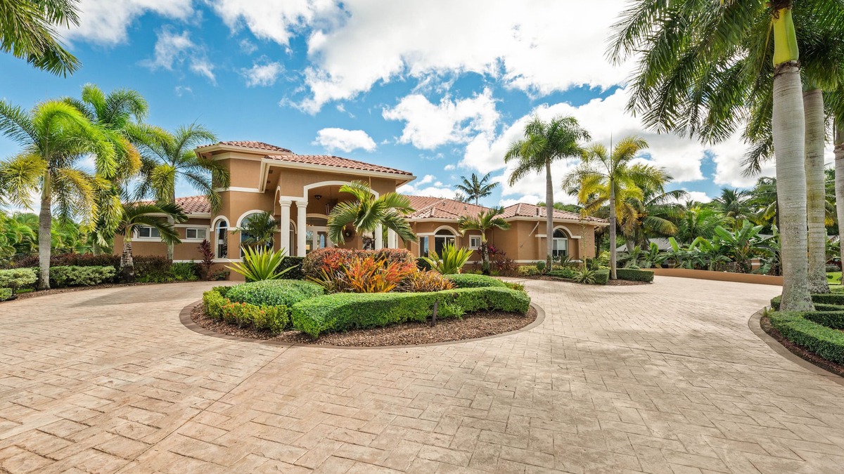 Green Meadow House | π΄ Private Luxury Oasis in Southwest Ranches-Pool, Acreage & Peace π΄