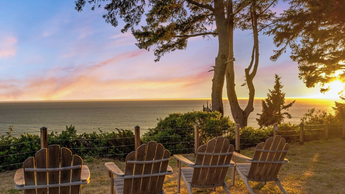 Neahkahnie Beach House | Private, luxury, hilltop studio, expansive ocean views, private hot tub on over an acre!