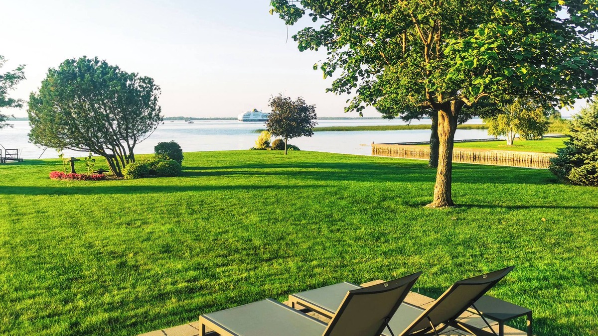 Saint-Anicet House | Private Luxury Lakefront Paradise – Big Garden, Dream Views, Perfect Setting