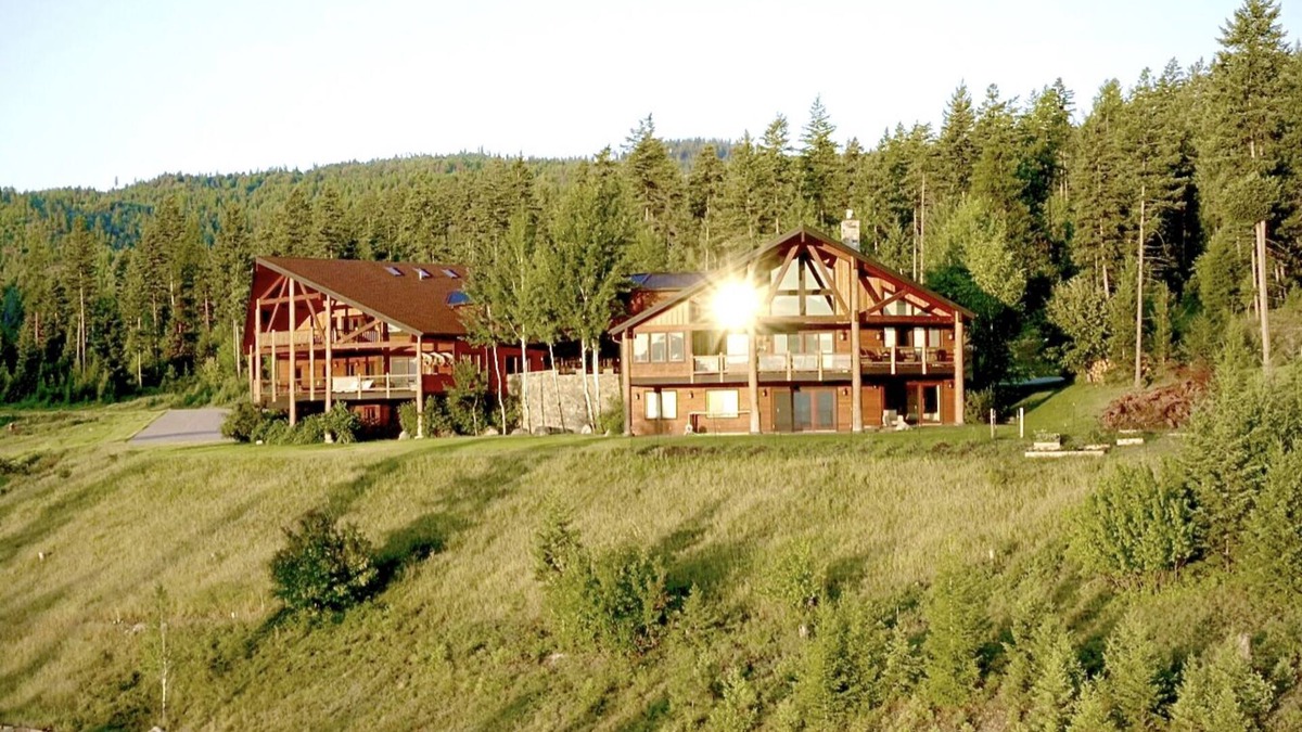 Lakeside House | Private Luxury on 8acers with Amazing views and Spacious Accommodations