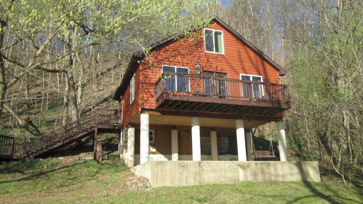 Stanley Cabin | Private Luxury River Cabin on the Bank of the Shenandoah River