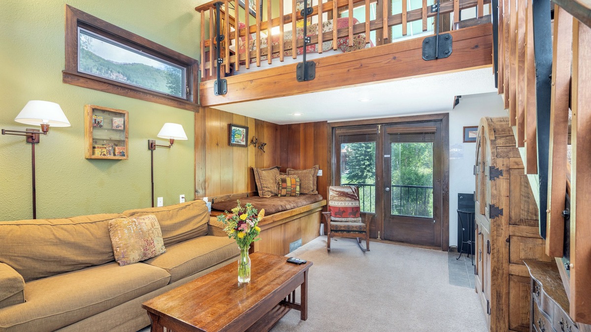 Telluride Hotel | Private Manitou Lodge Room With Two Decks Overlooking the River