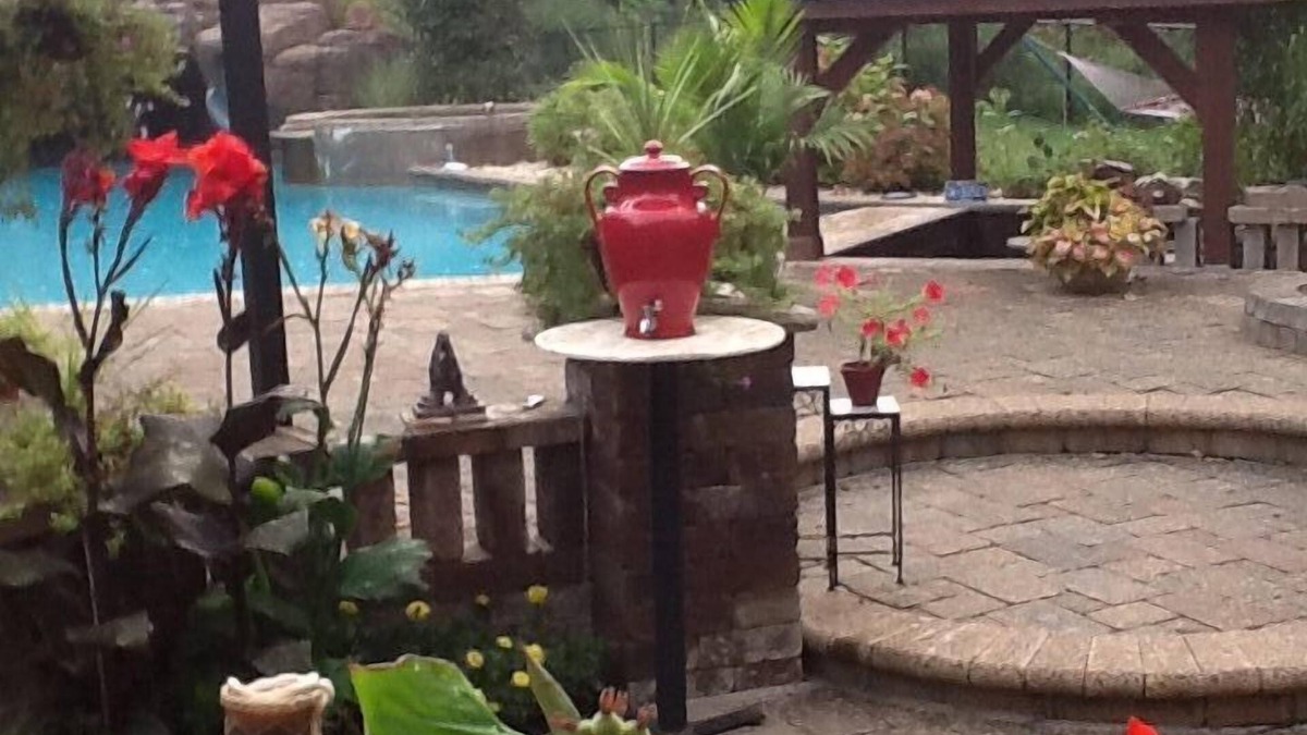 Montville House | Private Mansion Theater Hot Tub Grotto Cave And More. Outside use only !