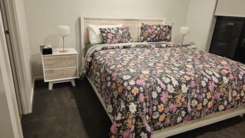 Officer House | Private Master Bedroom with Ensuite in Officer