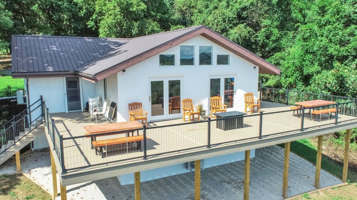 Newport House | Private, modern home with river view, on 48 acres