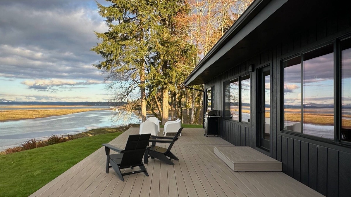 Astoria House | Private Modern Retreat with Stunning Riverfront Views!
