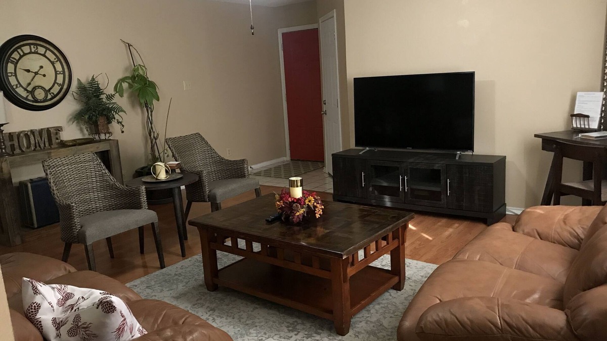 San Antonio House | ⭐️ Private Modern-Rustic home with green belt view. Military Discount Available!