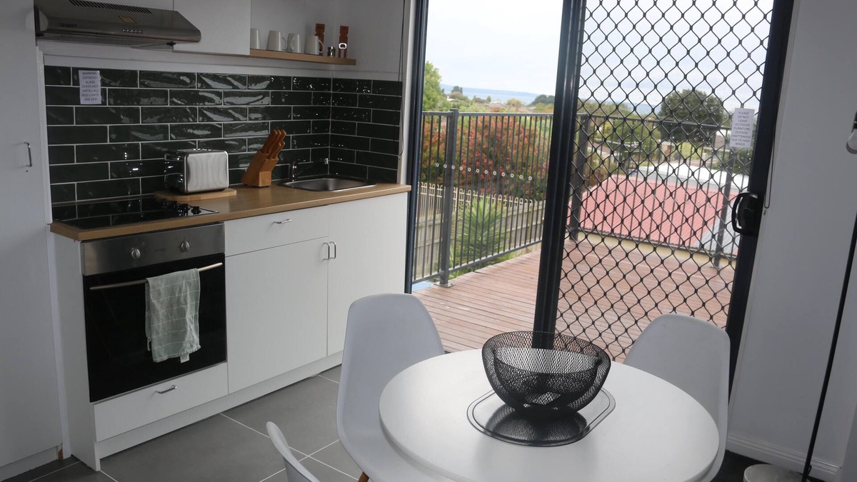 Portland Apartment | private Modern studio apartment with ocean views, balcony and Boat parking