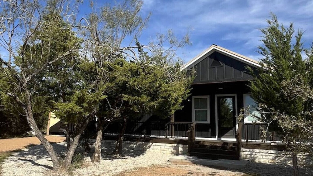 Cedar Creek House | Private Modern Urban Retreat Near COTA/Austin/APT